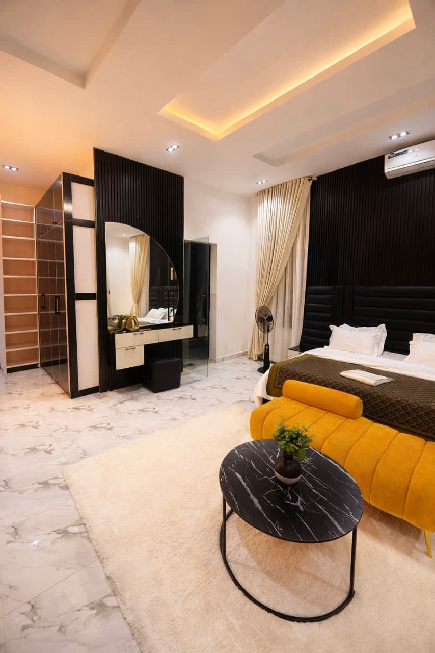 Elegant sitting room Suite Surulere
